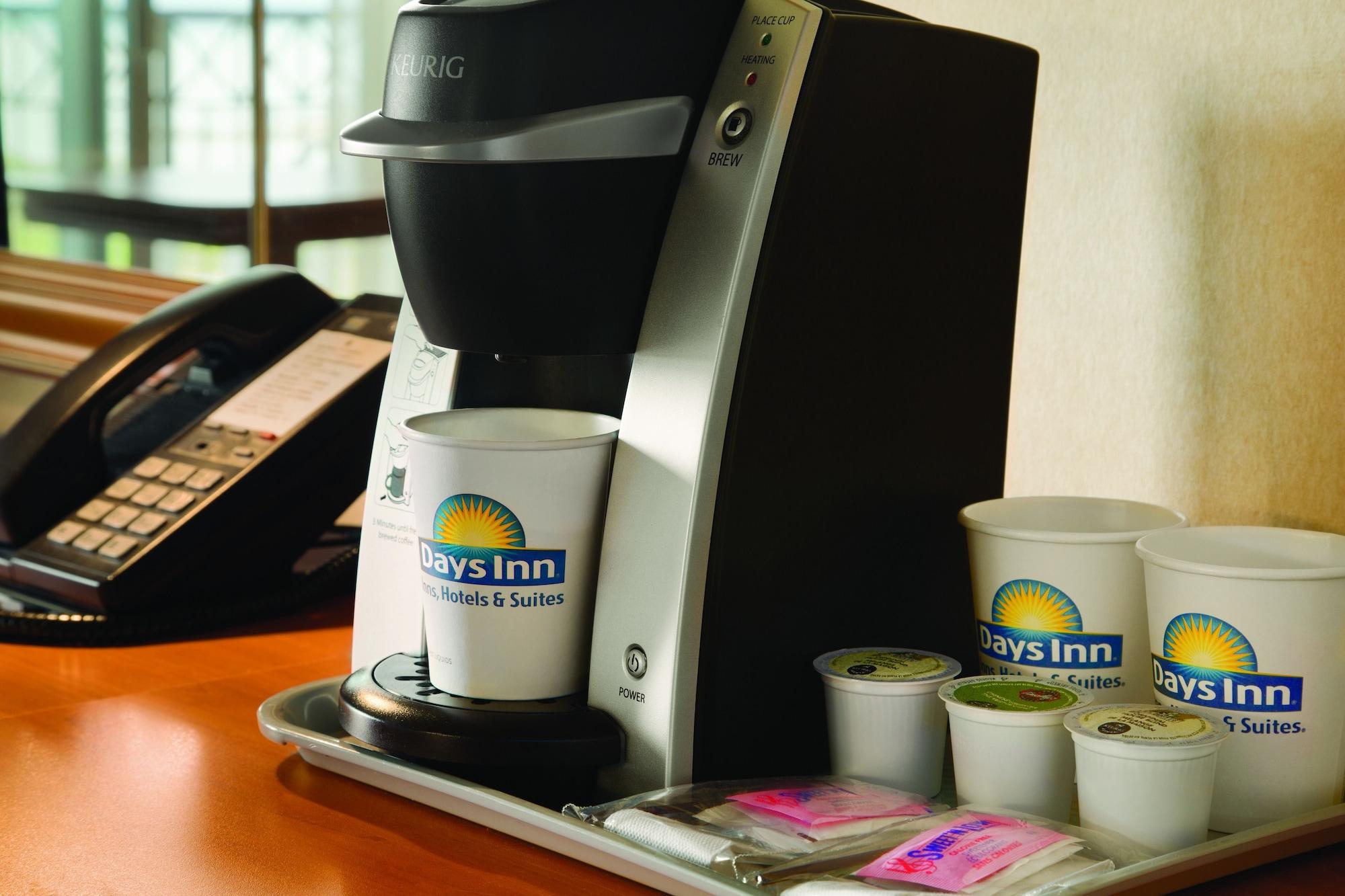Days Inn By Wyndham Rivière-du-Loup Екстериор снимка