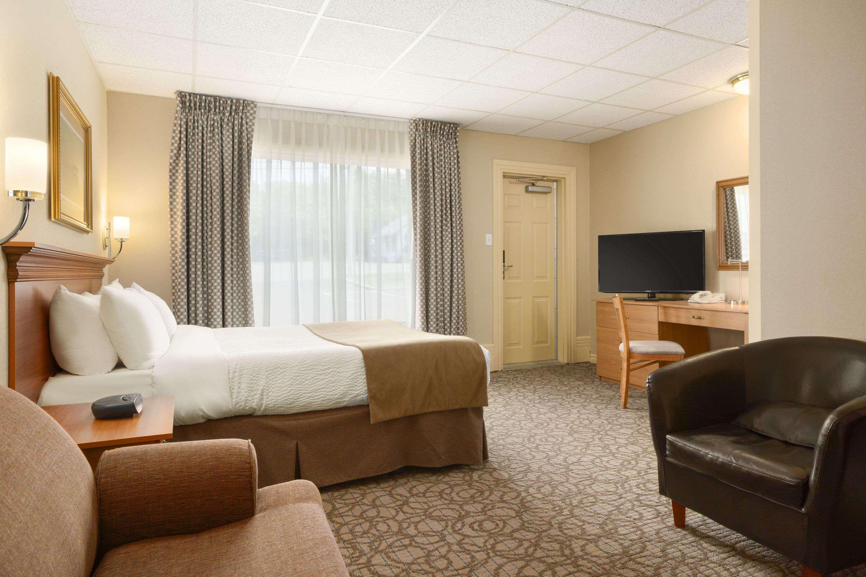 Days Inn By Wyndham Rivière-du-Loup Екстериор снимка