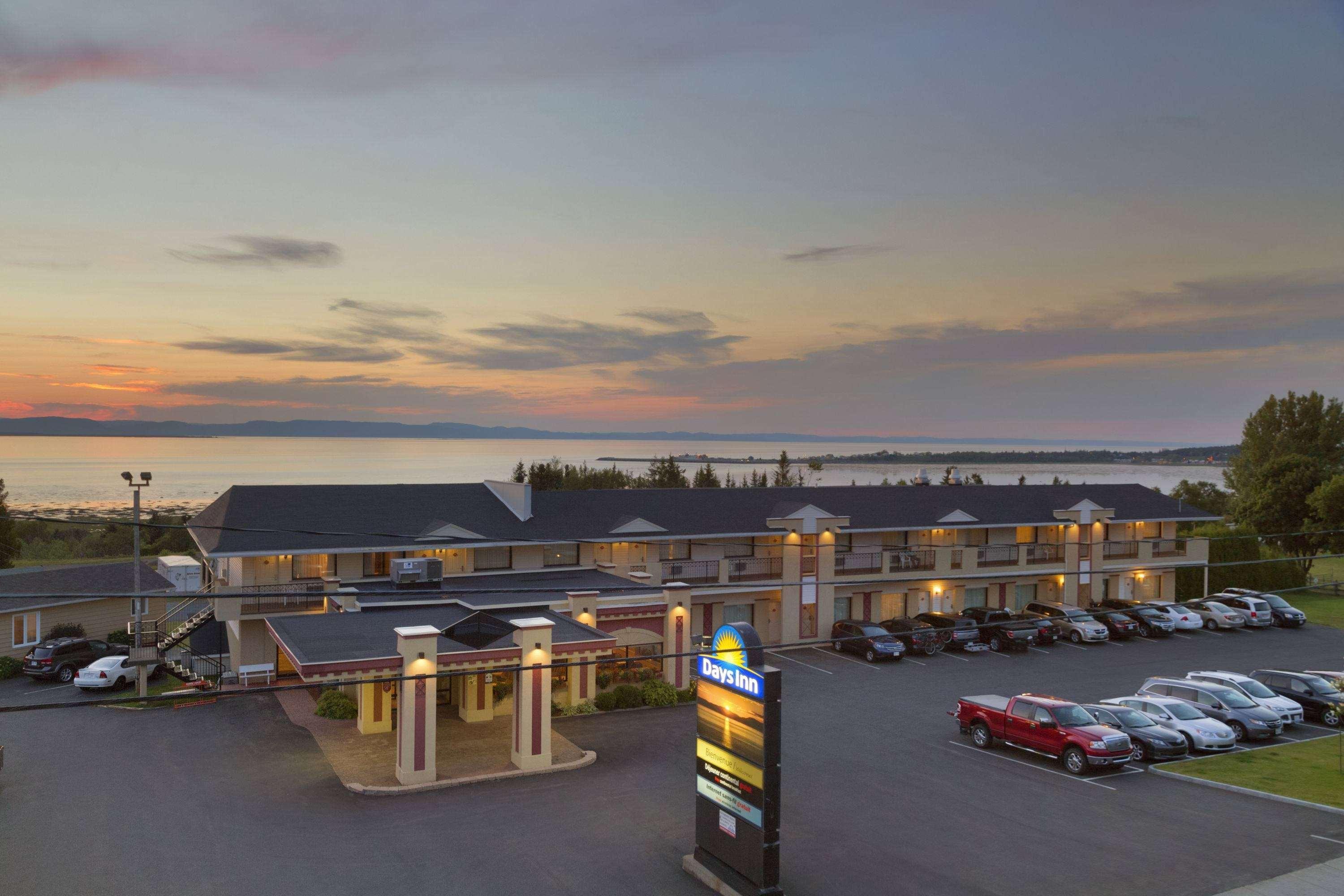 Days Inn By Wyndham Rivière-du-Loup Екстериор снимка