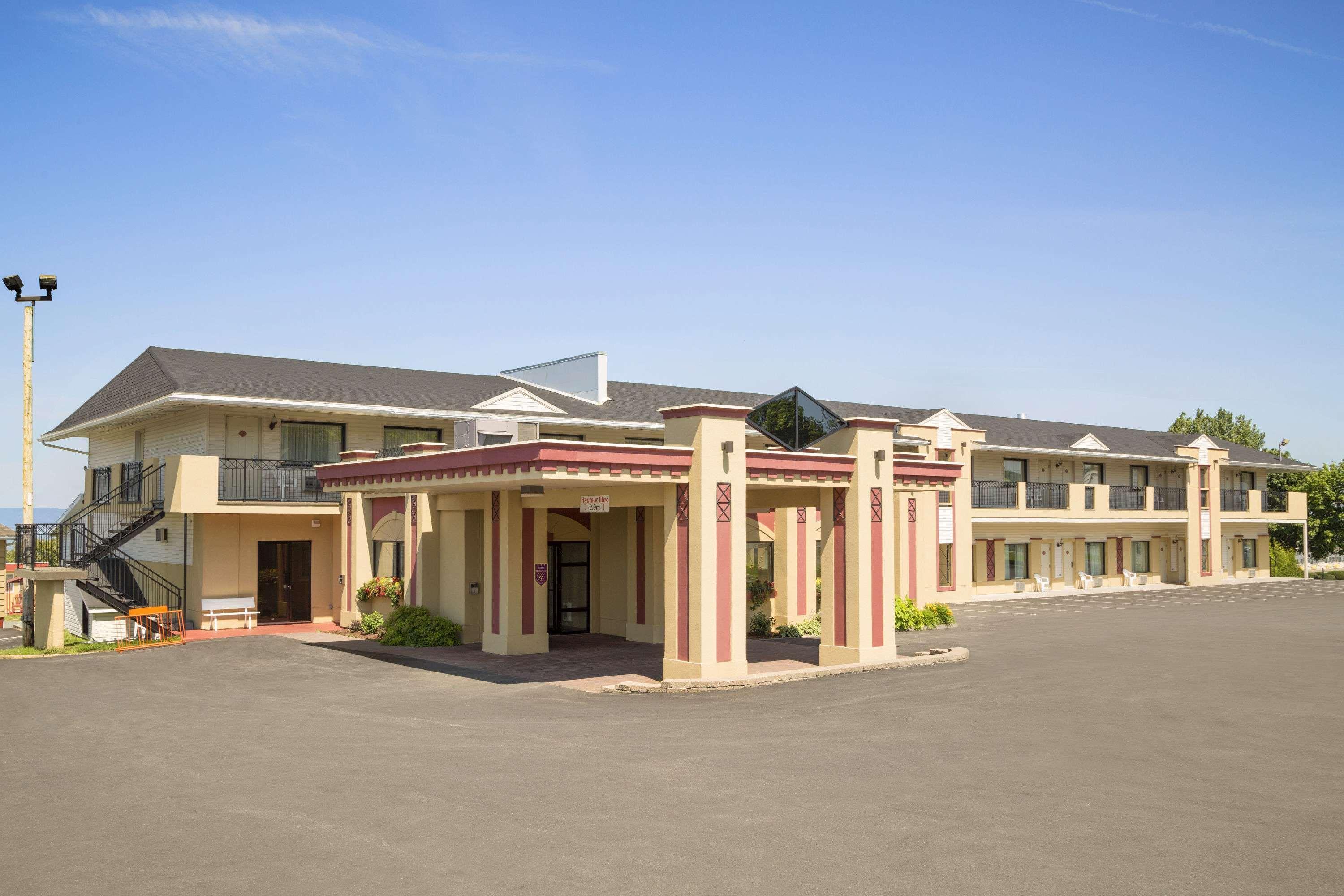 Days Inn By Wyndham Rivière-du-Loup Екстериор снимка