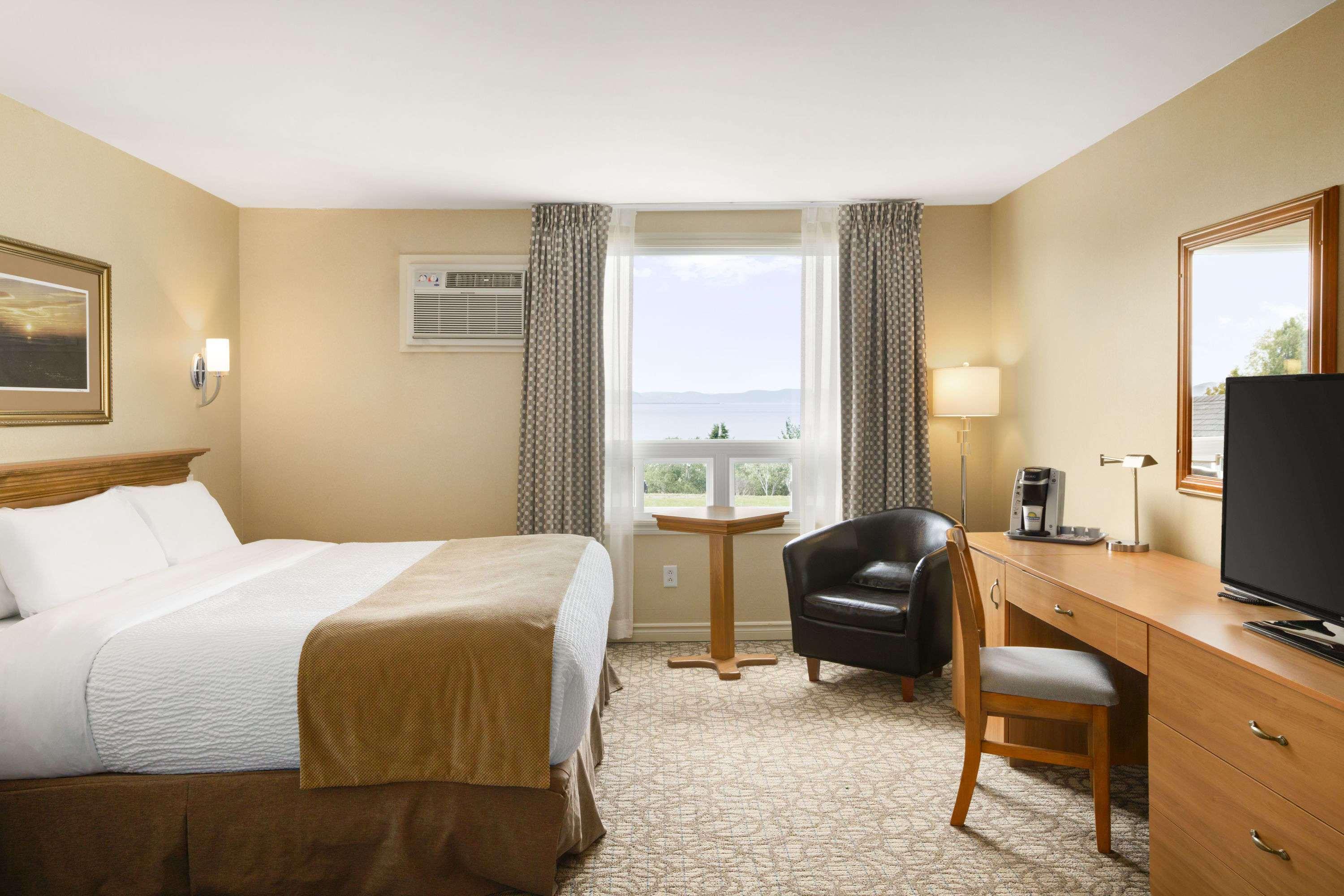 Days Inn By Wyndham Rivière-du-Loup Екстериор снимка