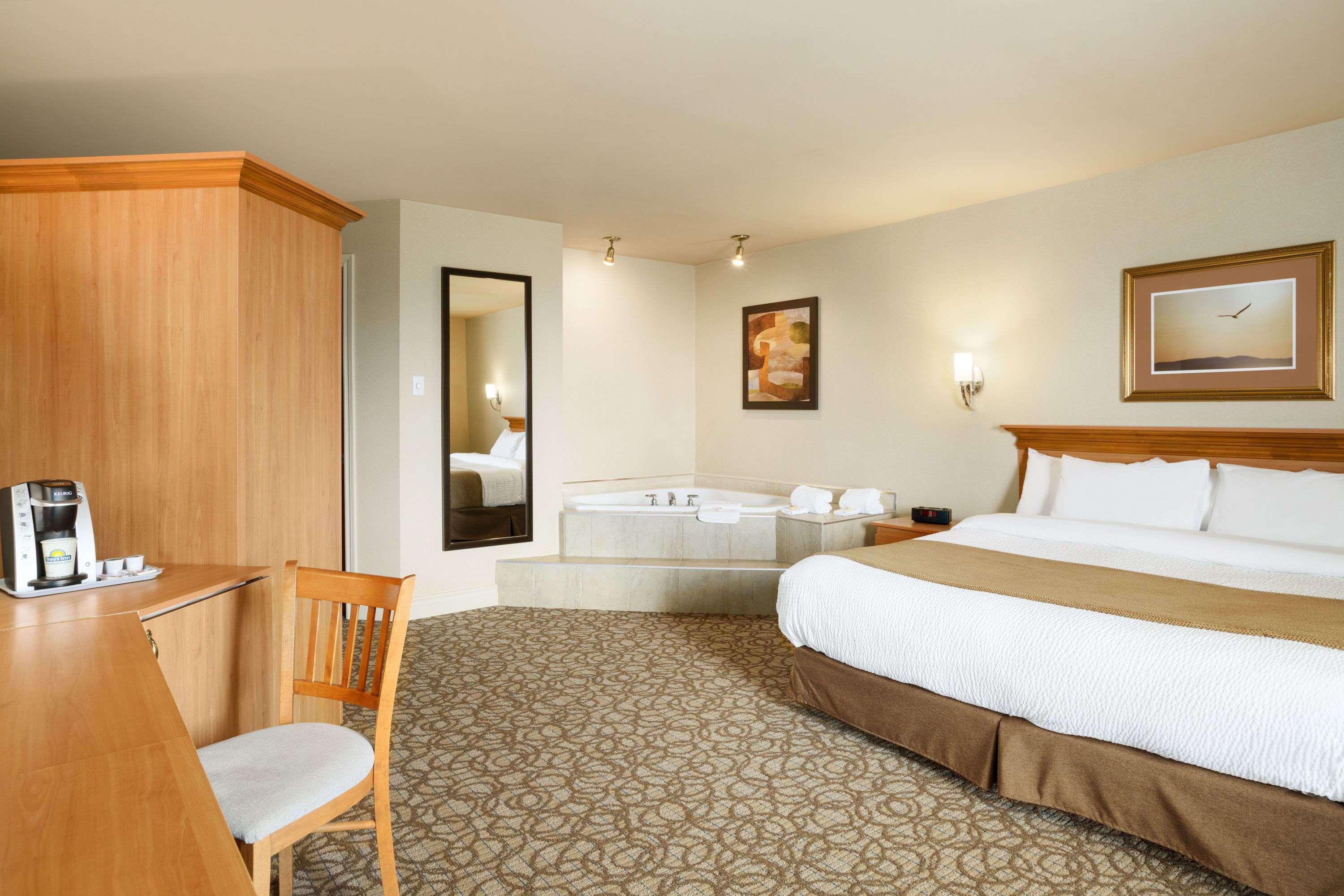 Days Inn By Wyndham Rivière-du-Loup Екстериор снимка