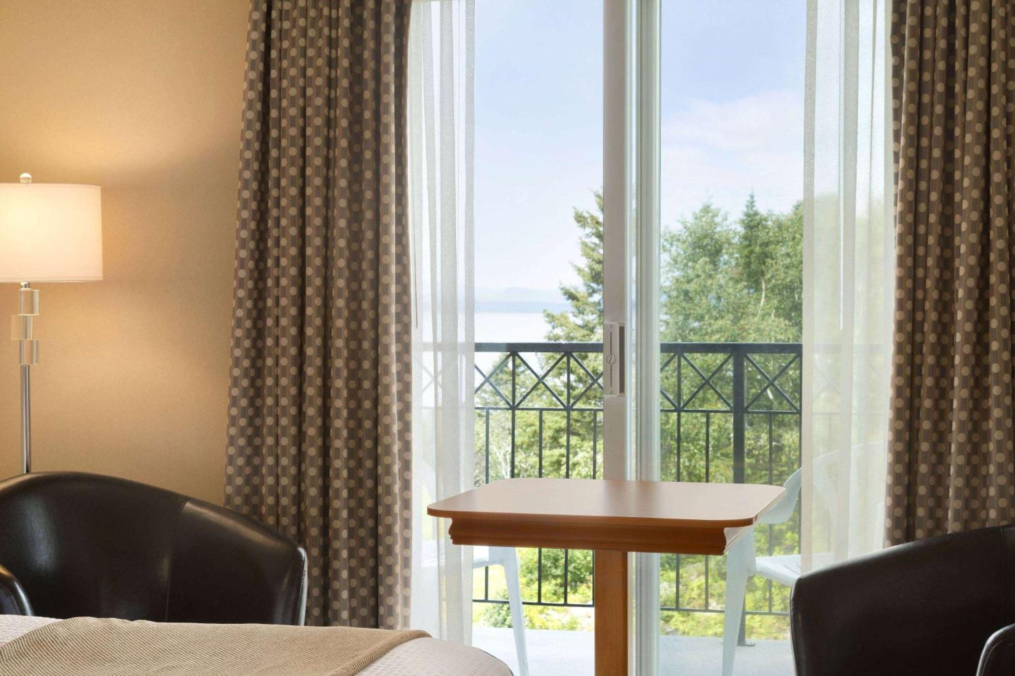 Days Inn By Wyndham Rivière-du-Loup Екстериор снимка