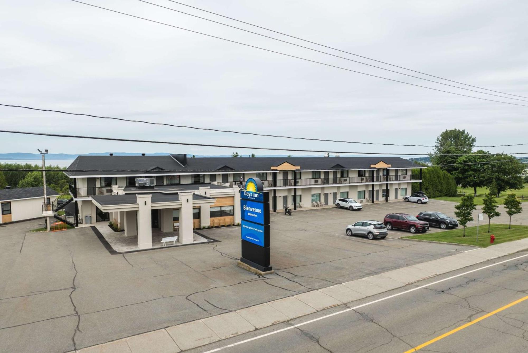 Days Inn By Wyndham Rivière-du-Loup Екстериор снимка