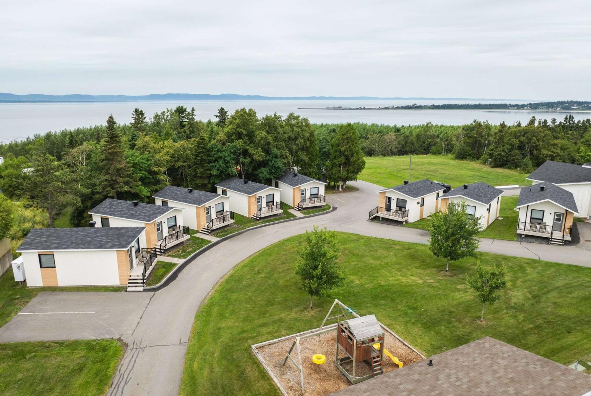 Days Inn By Wyndham Rivière-du-Loup Екстериор снимка
