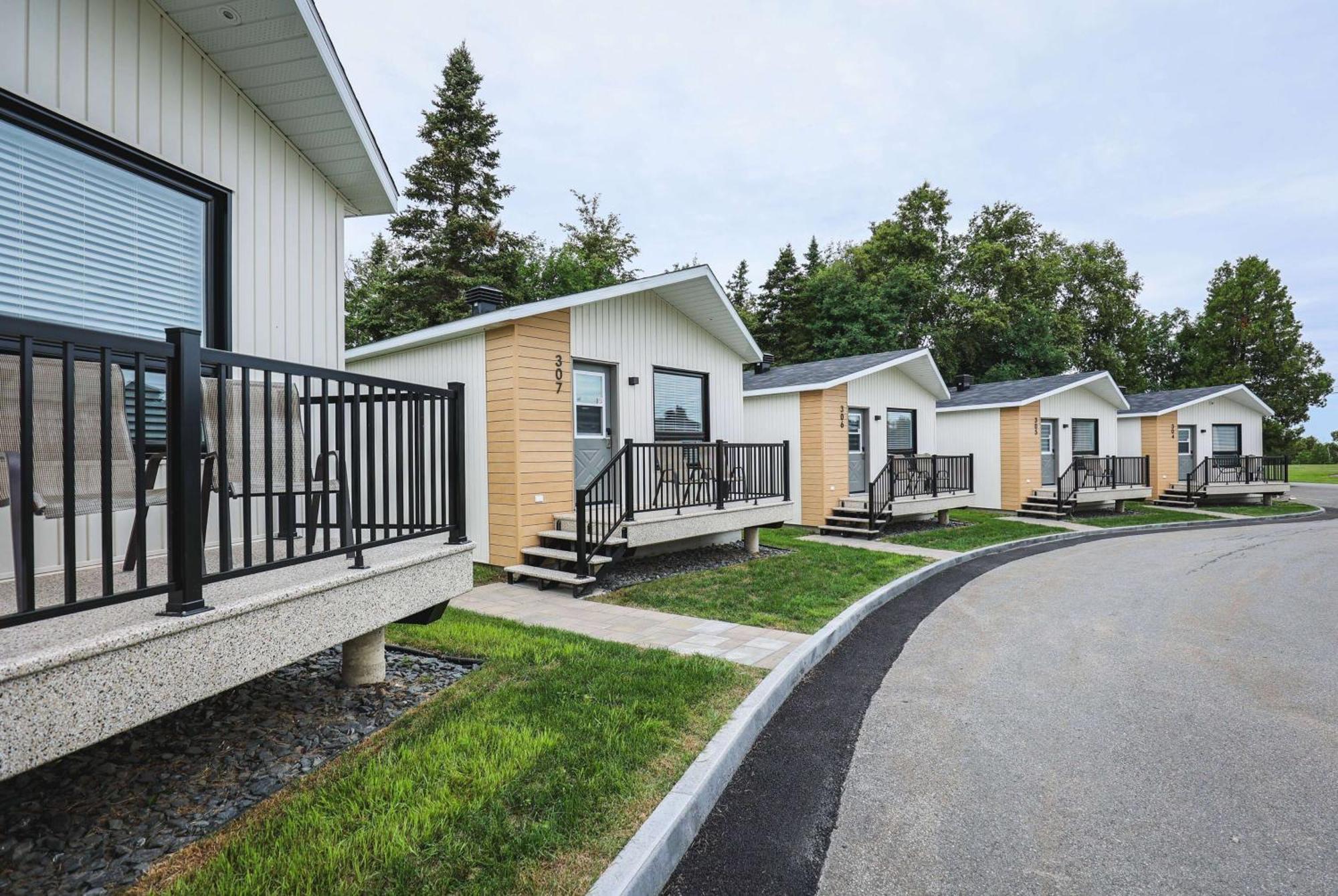 Days Inn By Wyndham Rivière-du-Loup Екстериор снимка