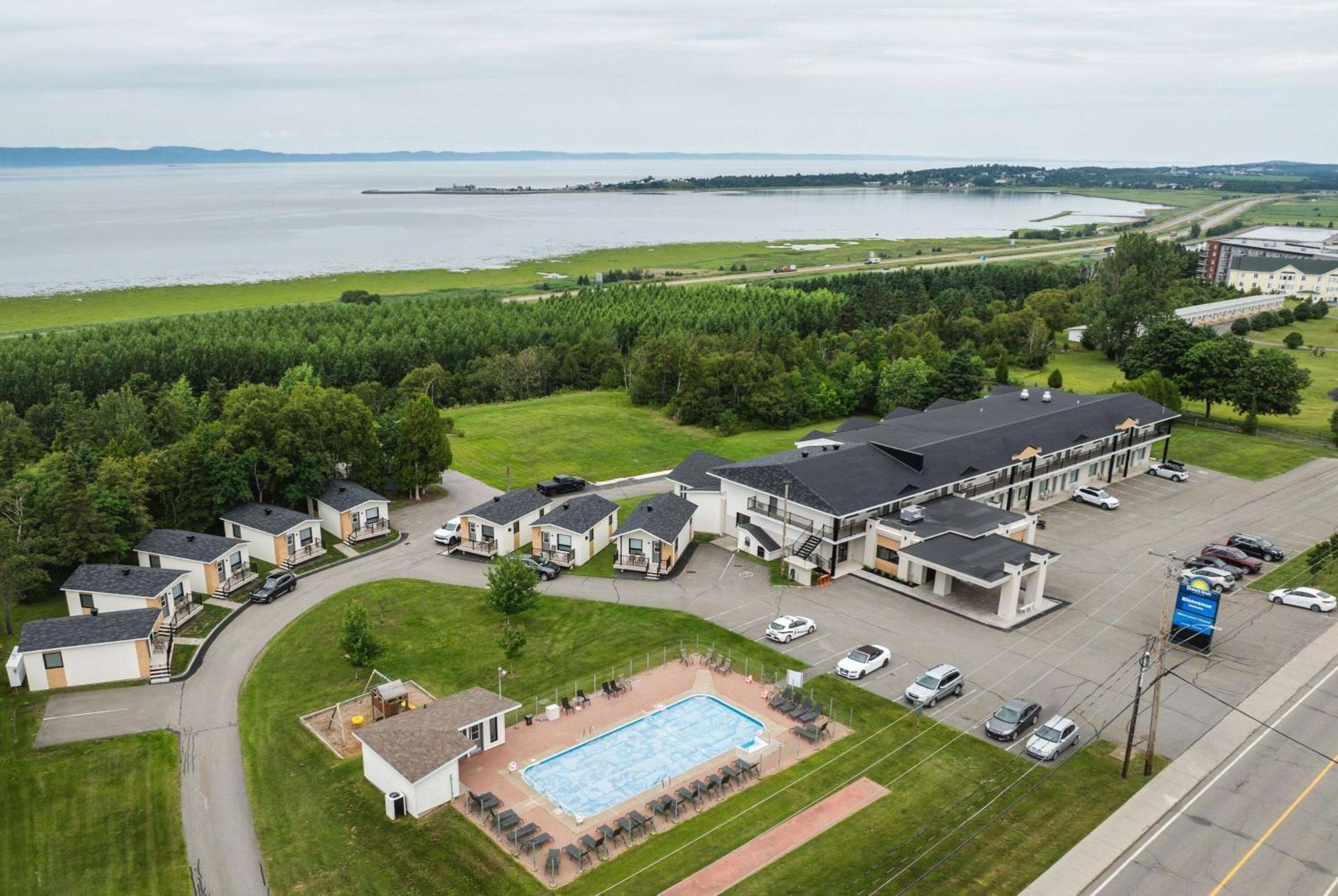 Days Inn By Wyndham Rivière-du-Loup Екстериор снимка